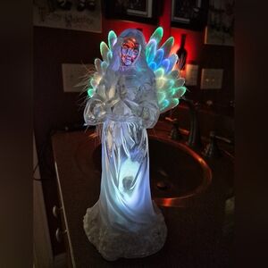 Avon 2002 Holiday Treasures Angel Figurine Fiber Optics, Works, Plastic?